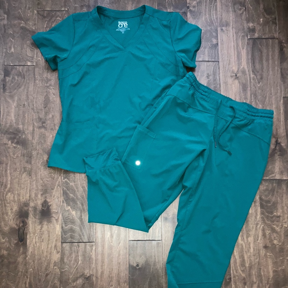 COPY - Barcode One Scrubs, Hunter Green